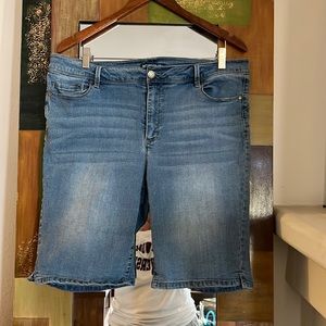 Size 18 women’s Bermuda Jean shorts